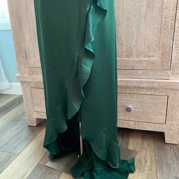NWT David’s Bridal one shoulder ruffle pine green full length dress! - Picture 6 of 7